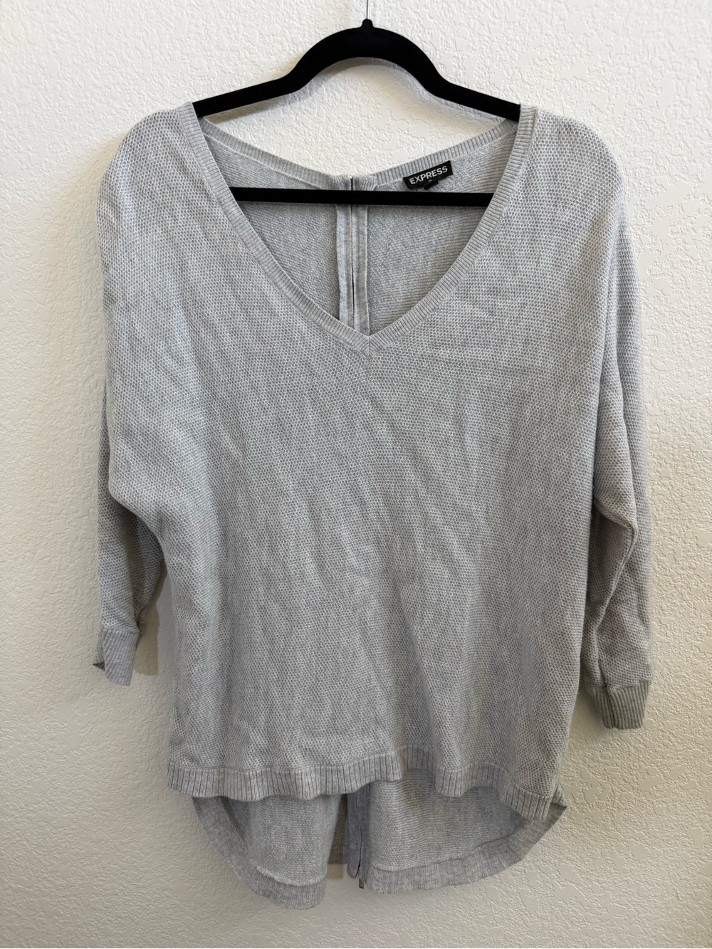 Express Women's Light Gray V-Neck Pullover Sweater